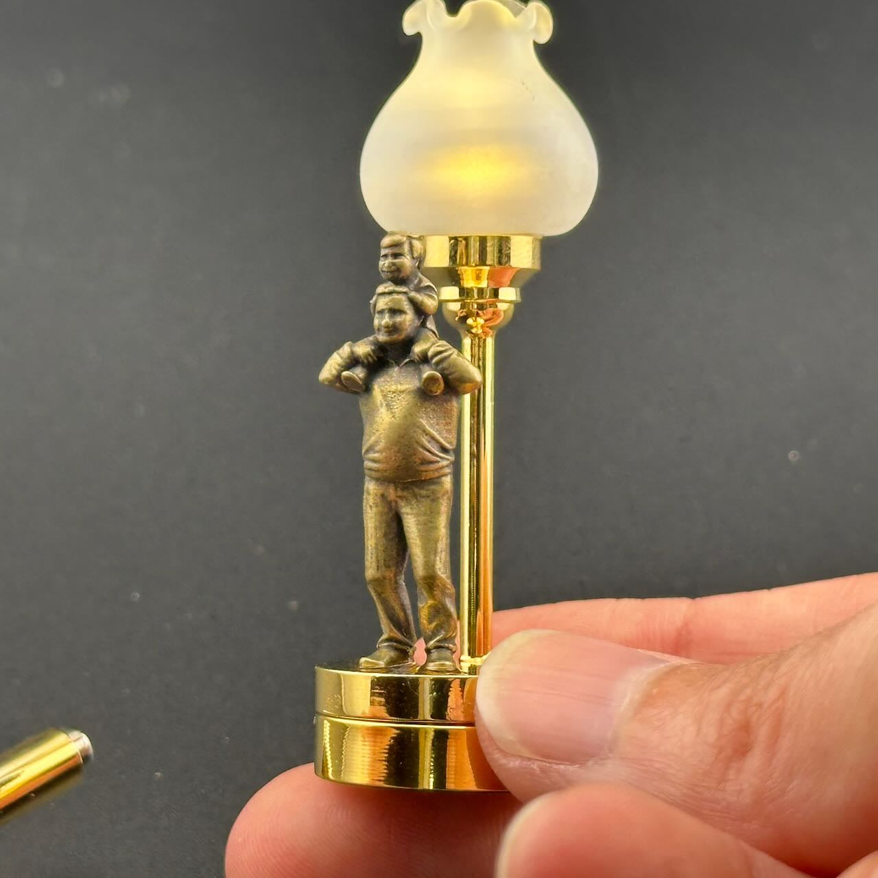 Lampe de table miniature sans contact avec baguette 1:12, lumière LED pour maison de poupée, sans contact, sans interrupteur, demande en mariage pour la Saint-Valentin