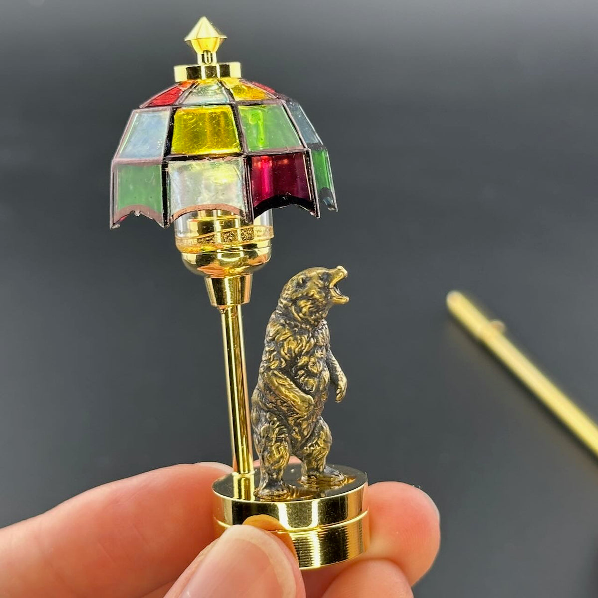Miniatur-Berührungslose Bedienung mit Zauberstab 1:12 Tischlampe LED-Licht für Puppenhaus No-Touch No-Switch Stick Valentinstag Heiratsantrag