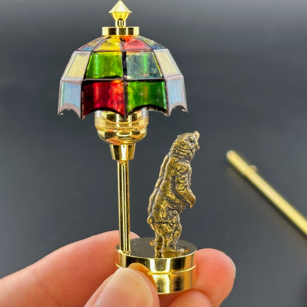 Miniatur-Berührungslose Bedienung mit Zauberstab 1:12 Tischlampe LED-Licht für Puppenhaus No-Touch No-Switch Stick Valentinstag Heiratsantrag