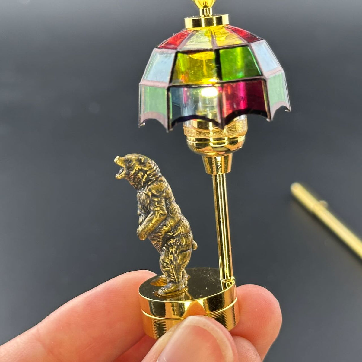 Miniatur-Berührungslose Bedienung mit Zauberstab 1:12 Tischlampe LED-Licht für Puppenhaus No-Touch No-Switch Stick Valentinstag Heiratsantrag