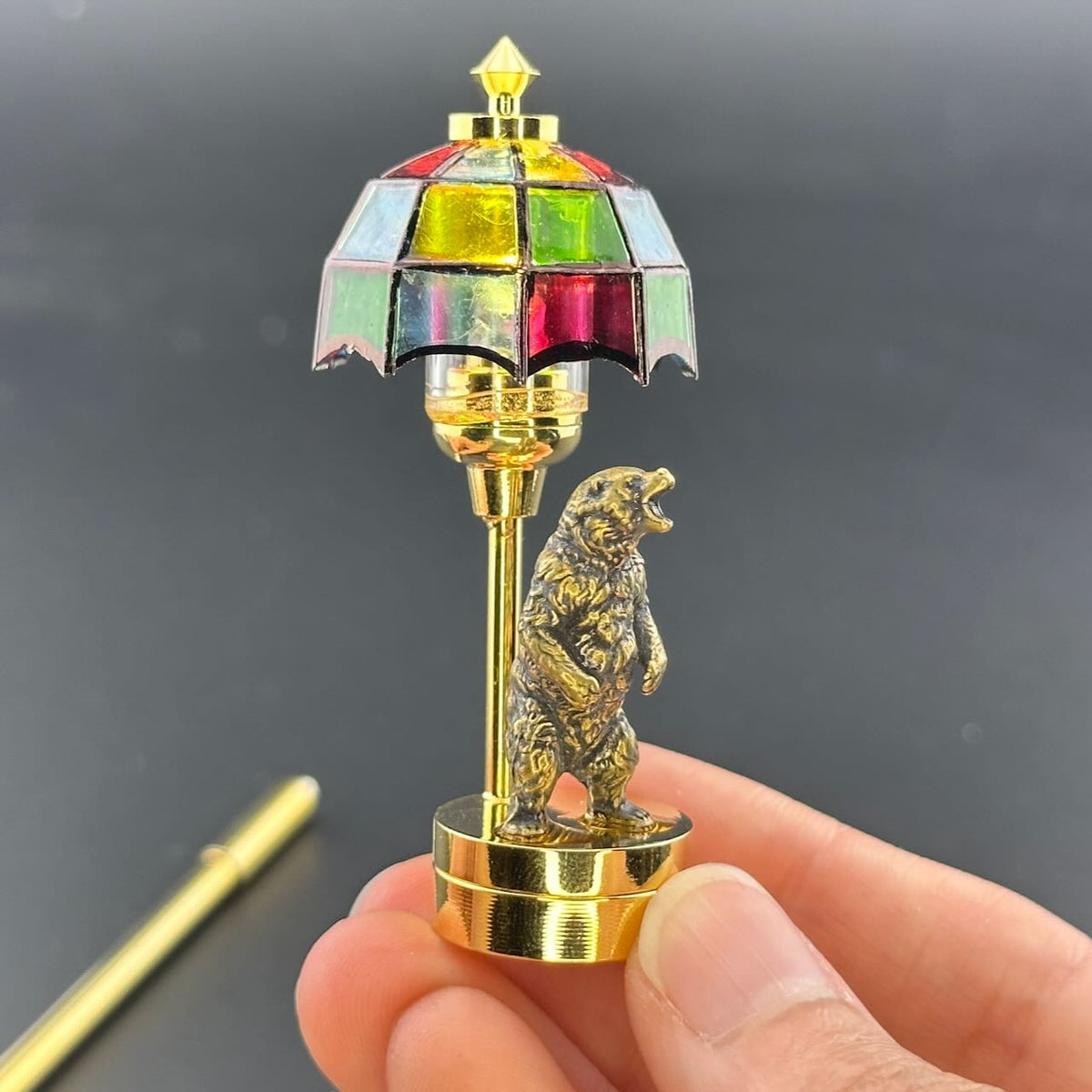 Miniatur-Berührungslose Bedienung mit Zauberstab 1:12 Tischlampe LED-Licht für Puppenhaus No-Touch No-Switch Stick Valentinstag Heiratsantrag