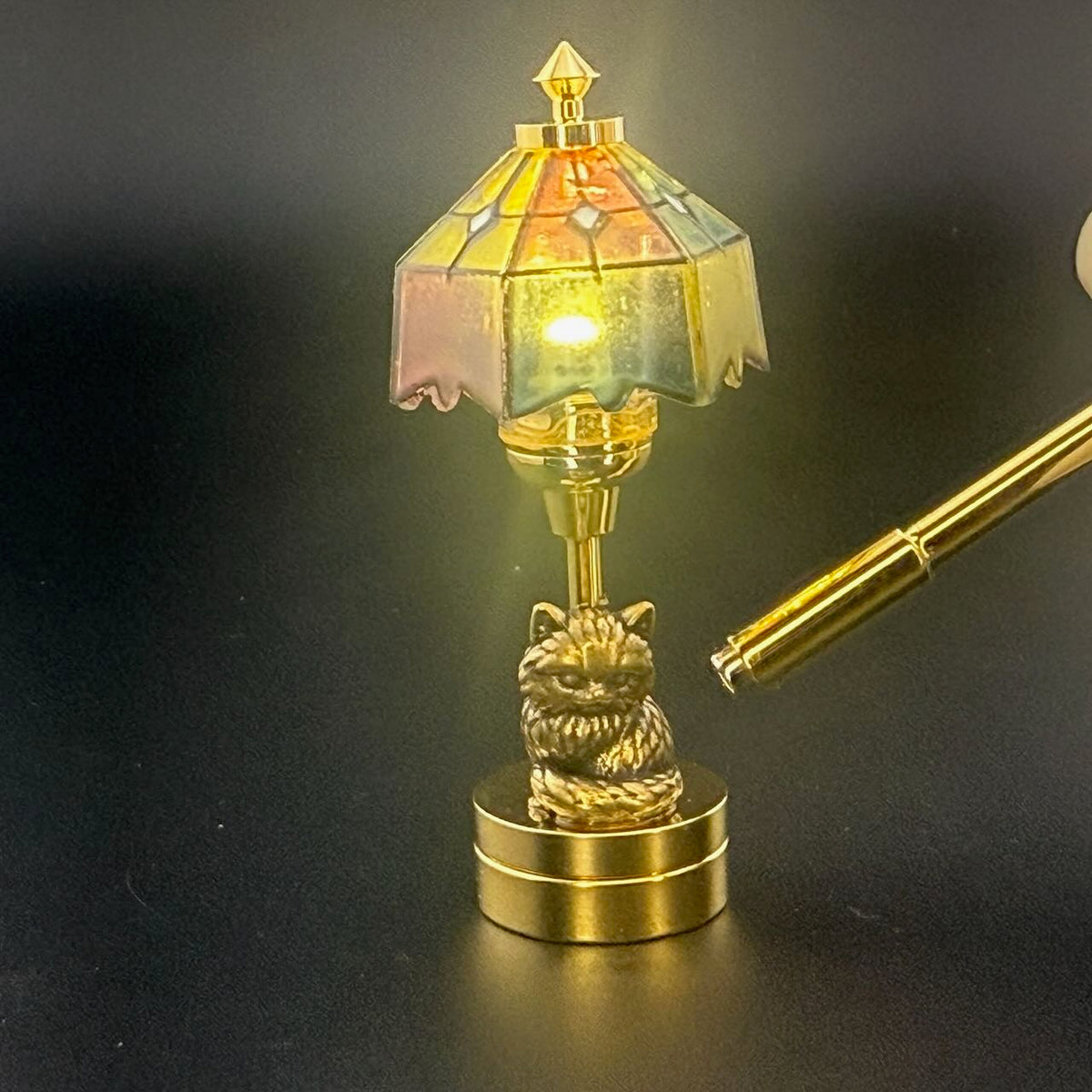 Miniatur-Berührungslose Bedienung mit Zauberstab 1:12 Tischlampe LED-Licht für Puppenhaus No-Touch No-Switch Stick Valentinstag Heiratsantrag