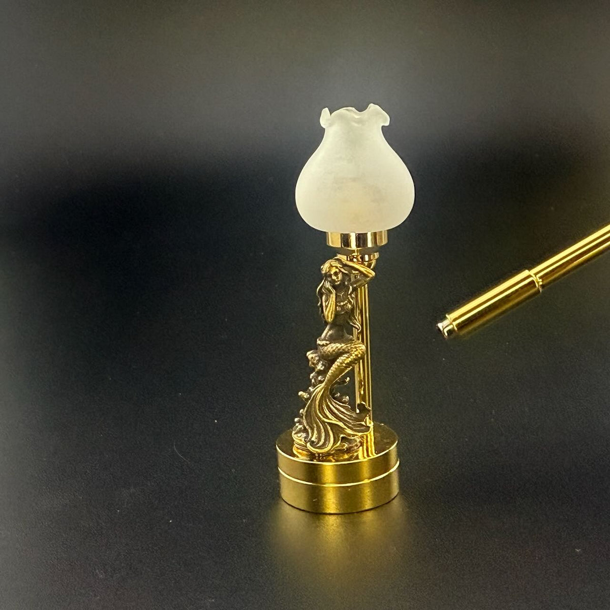 Lampe de table miniature sans contact avec baguette 1:12, lumière LED pour maison de poupée, sans contact, sans interrupteur, demande en mariage pour la Saint-Valentin