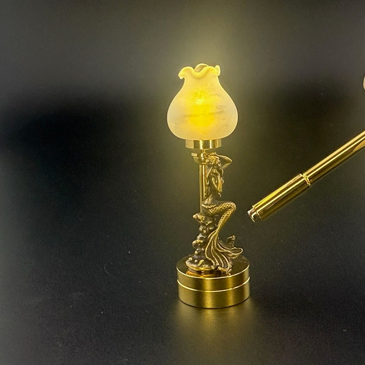 Lampe de table miniature sans contact avec baguette 1:12, lumière LED pour maison de poupée, sans contact, sans interrupteur, demande en mariage pour la Saint-Valentin