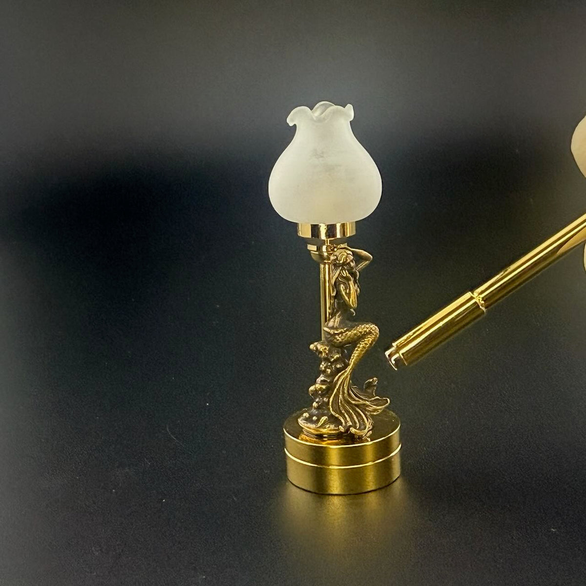 Lampe de table miniature sans contact avec baguette 1:12, lumière LED pour maison de poupée, sans contact, sans interrupteur, demande en mariage pour la Saint-Valentin