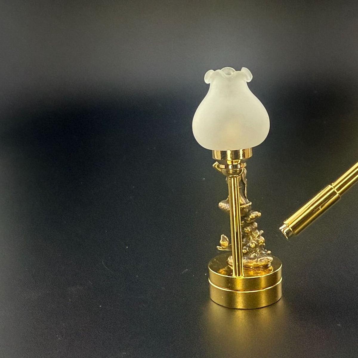 Lampe de table miniature sans contact avec baguette 1:12, lumière LED pour maison de poupée, sans contact, sans interrupteur, demande en mariage pour la Saint-Valentin