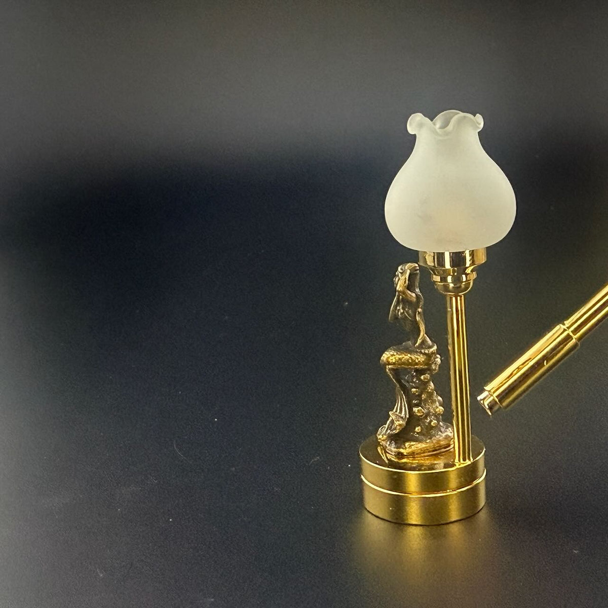 Lampe de table miniature sans contact avec baguette 1:12, lumière LED pour maison de poupée, sans contact, sans interrupteur, demande en mariage pour la Saint-Valentin