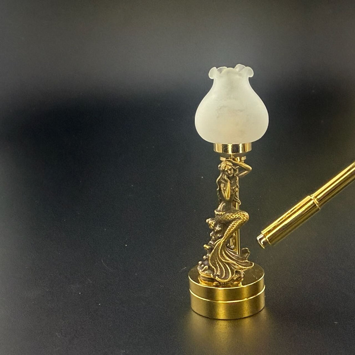 Lampe de table miniature sans contact avec baguette 1:12, lumière LED pour maison de poupée, sans contact, sans interrupteur, demande en mariage pour la Saint-Valentin