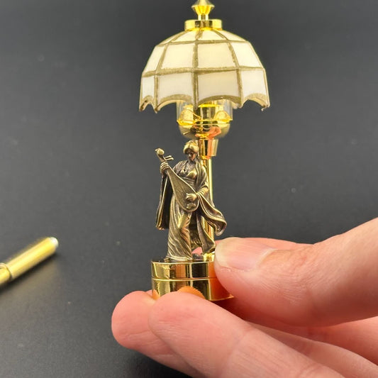 Playing Pipa Miniature Touchless operation with Wand  1:12 table lamp LED for Dollhouse table light solid brass