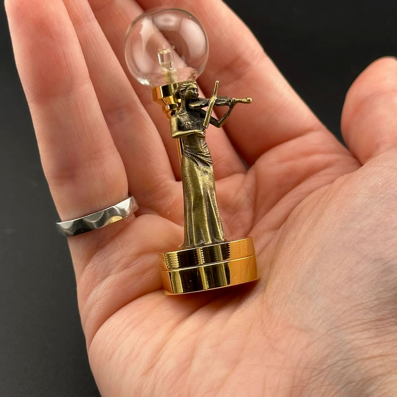 Lampe de table miniature sans contact avec baguette 1:12, lumière LED pour maison de poupée, sans contact, sans interrupteur, demande en mariage pour la Saint-Valentin