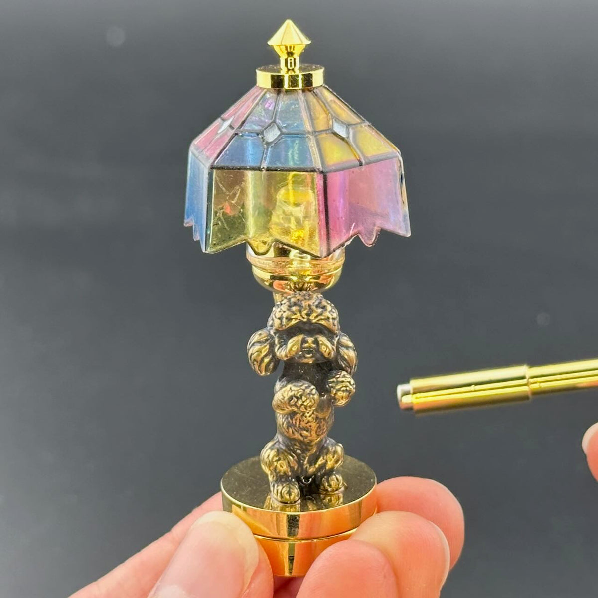 Miniatur-Berührungslose Bedienung mit Zauberstab 1:12 Tischlampe LED-Licht für Puppenhaus No-Touch No-Switch Stick Valentinstag Heiratsantrag