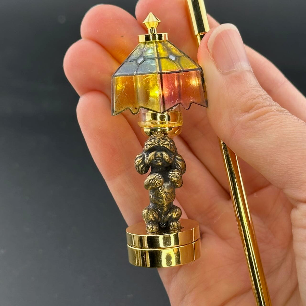 Miniatur-Berührungslose Bedienung mit Zauberstab 1:12 Tischlampe LED-Licht für Puppenhaus No-Touch No-Switch Stick Valentinstag Heiratsantrag