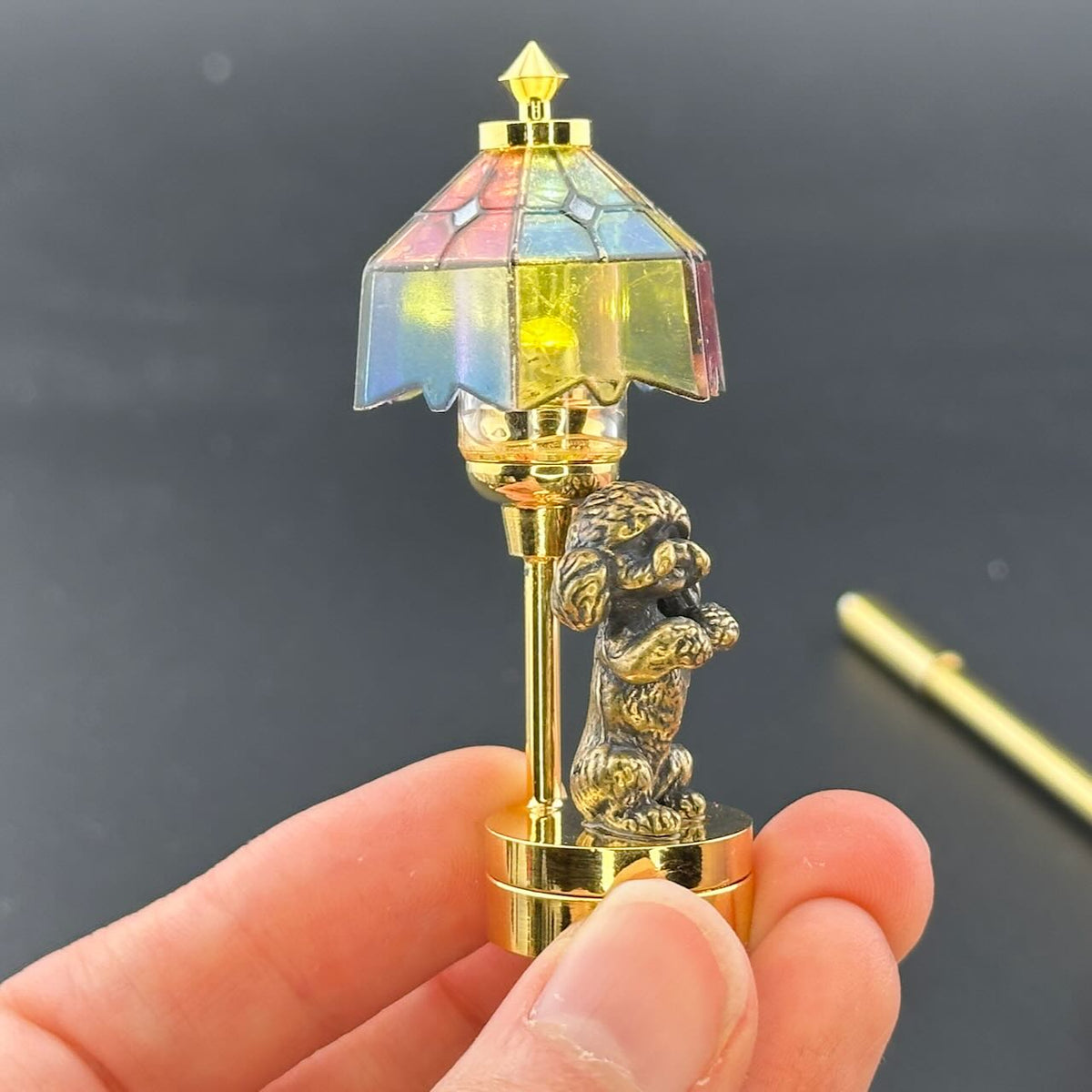 Miniatur-Berührungslose Bedienung mit Zauberstab 1:12 Tischlampe LED-Licht für Puppenhaus No-Touch No-Switch Stick Valentinstag Heiratsantrag