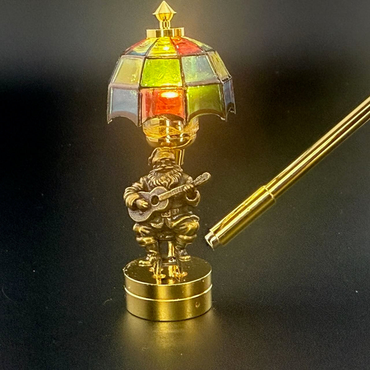 Miniatur-Berührungslose Bedienung mit Zauberstab 1:12 Tischlampe LED-Licht für Puppenhaus No-Touch No-Switch Stick Valentinstag Heiratsantrag