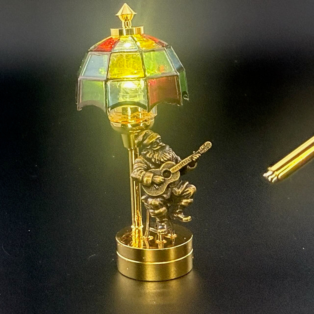 Miniatur-Berührungslose Bedienung mit Zauberstab 1:12 Tischlampe LED-Licht für Puppenhaus No-Touch No-Switch Stick Valentinstag Heiratsantrag