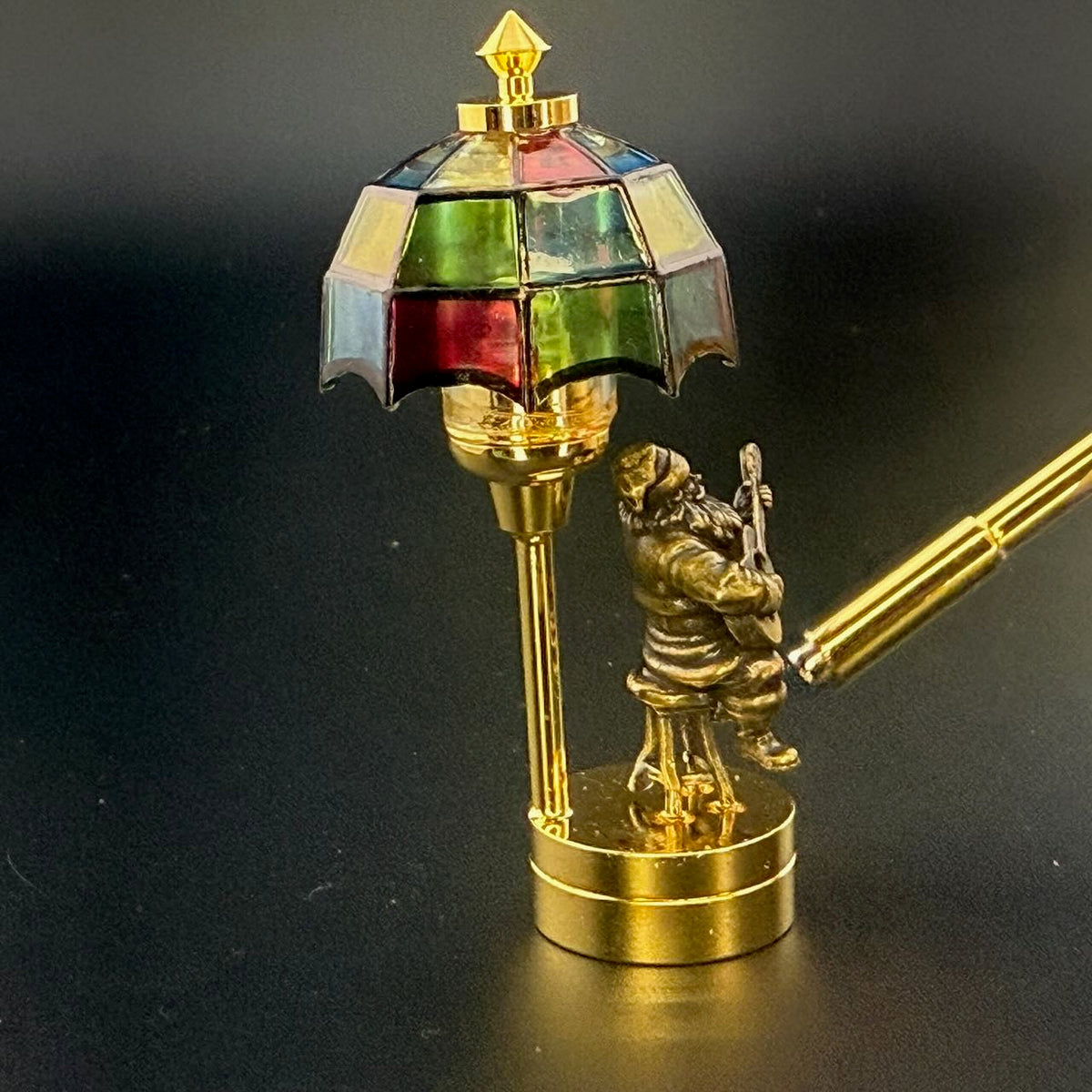 Miniatur-Berührungslose Bedienung mit Zauberstab 1:12 Tischlampe LED-Licht für Puppenhaus No-Touch No-Switch Stick Valentinstag Heiratsantrag