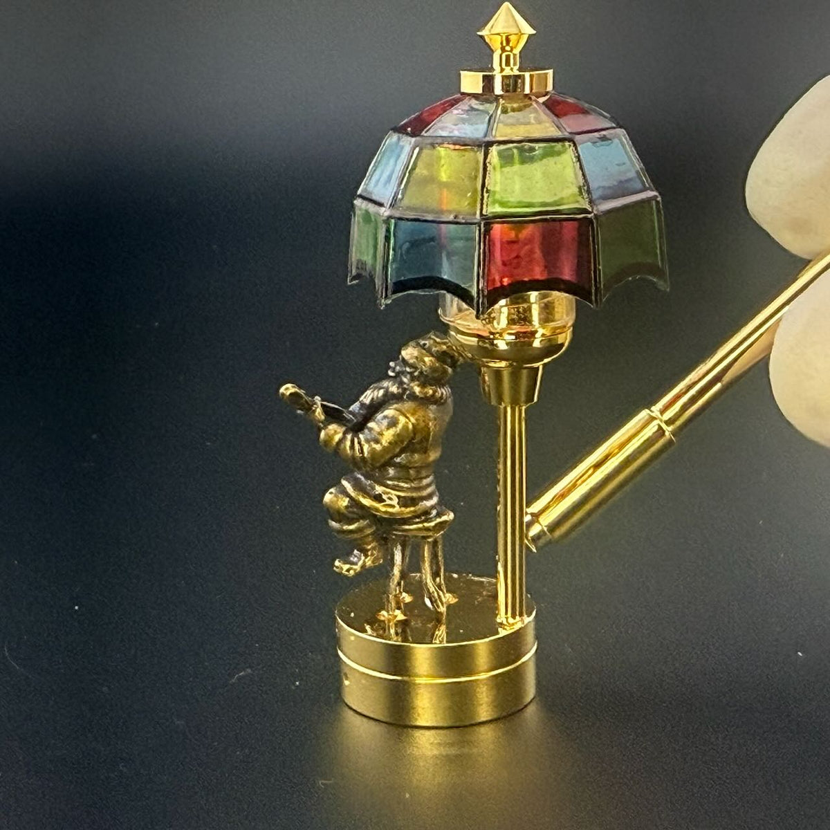 Miniatur-Berührungslose Bedienung mit Zauberstab 1:12 Tischlampe LED-Licht für Puppenhaus No-Touch No-Switch Stick Valentinstag Heiratsantrag