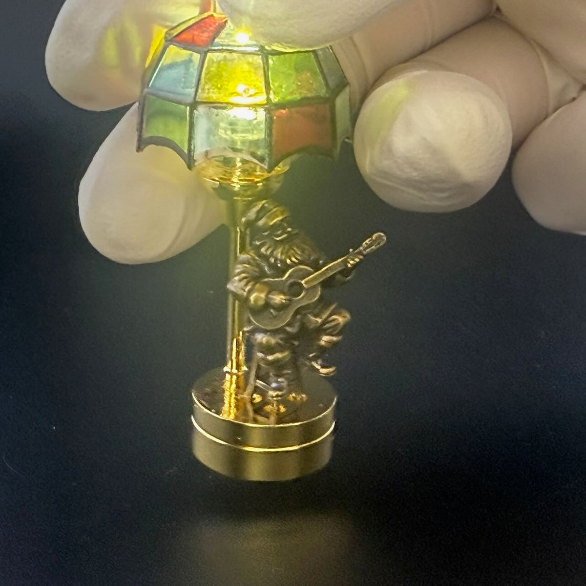 Miniatur-Berührungslose Bedienung mit Zauberstab 1:12 Tischlampe LED-Licht für Puppenhaus No-Touch No-Switch Stick Valentinstag Heiratsantrag