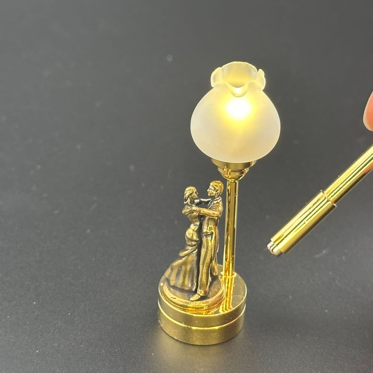 Romantic dance Miniature Touchless operation with Wand  1:12 table lamp LED for Dollhouse table light solid brass