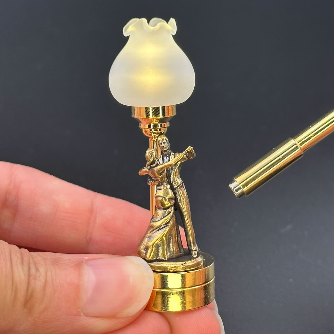 Romantic dance Miniature Touchless operation with Wand  1:12 table lamp LED for Dollhouse table light solid brass
