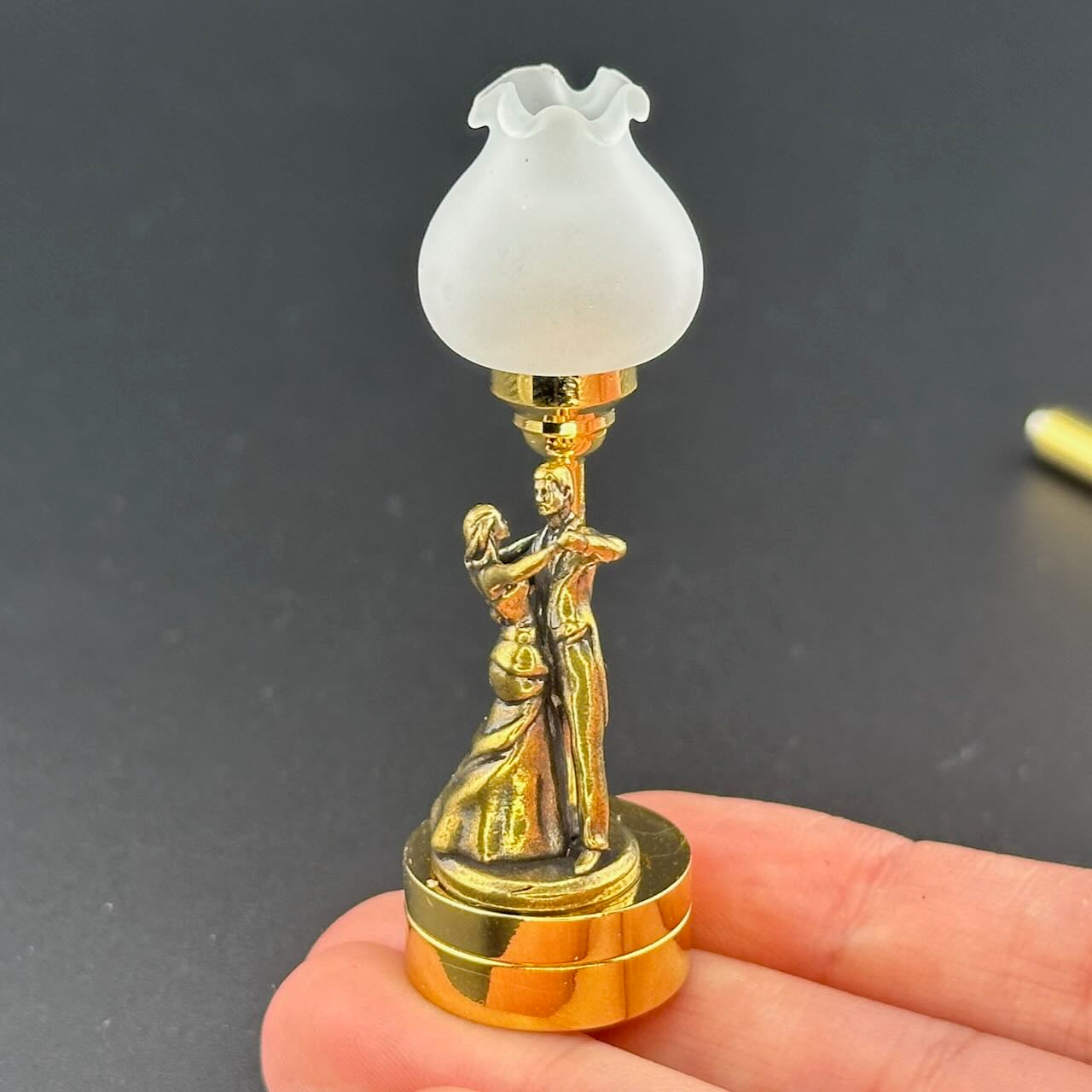 Romantic dance Miniature Touchless operation with Wand  1:12 table lamp LED for Dollhouse table light solid brass