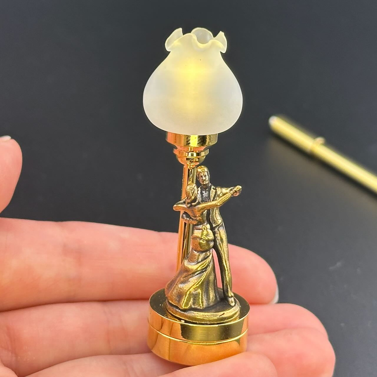 Romantic dance Miniature Touchless operation with Wand  1:12 table lamp LED for Dollhouse table light solid brass