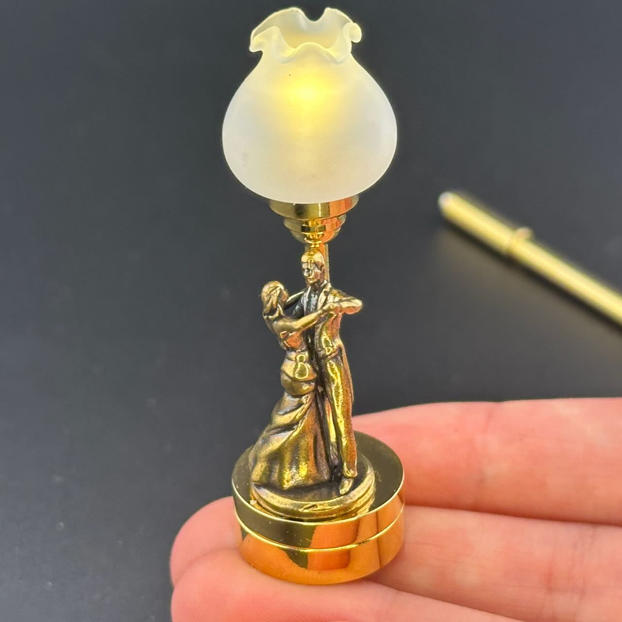 Romantic dance Miniature Touchless operation with Wand  1:12 table lamp LED for Dollhouse table light solid brass