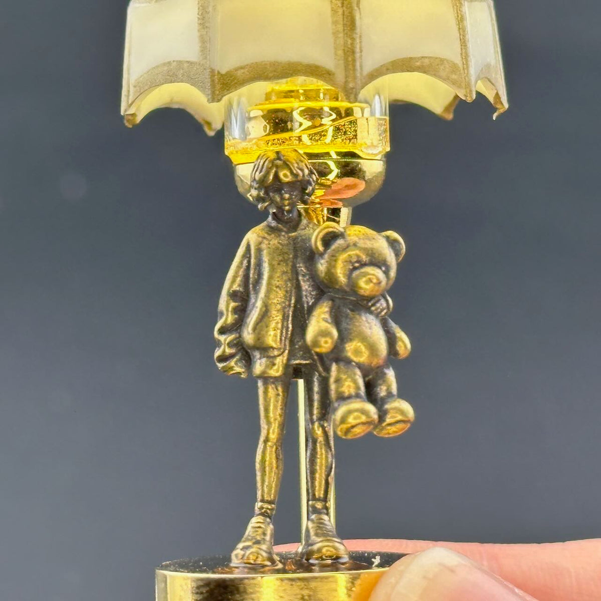 Miniatur-Berührungslose Bedienung mit Zauberstab 1:12 Tischlampe LED-Licht für Puppenhaus No-Touch No-Switch Stick Valentinstag Heiratsantrag