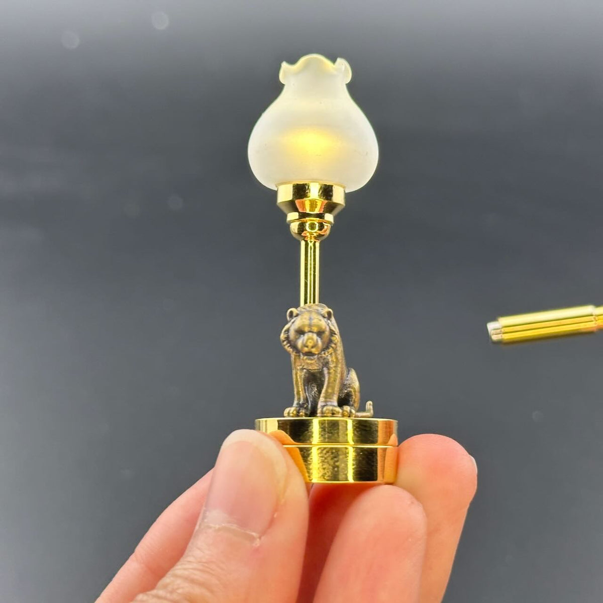 Tiger Miniature Touchless operation with Wand  1:12 table lamp LED for Dollhouse table light solid brass