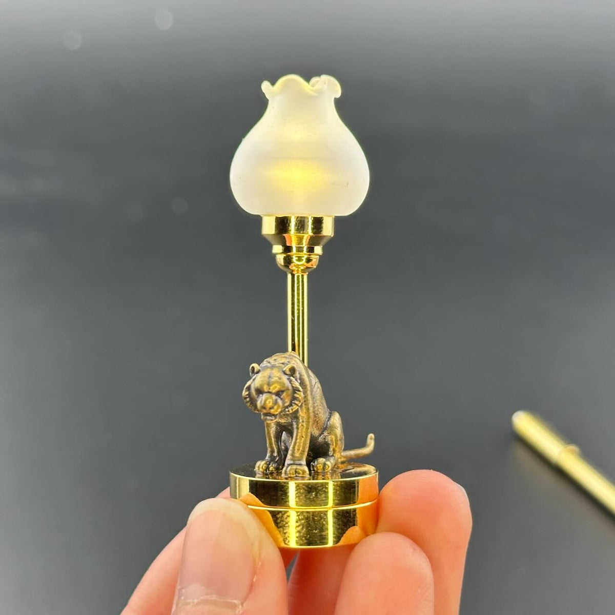 Tiger Miniature Touchless operation with Wand  1:12 table lamp LED for Dollhouse table light solid brass