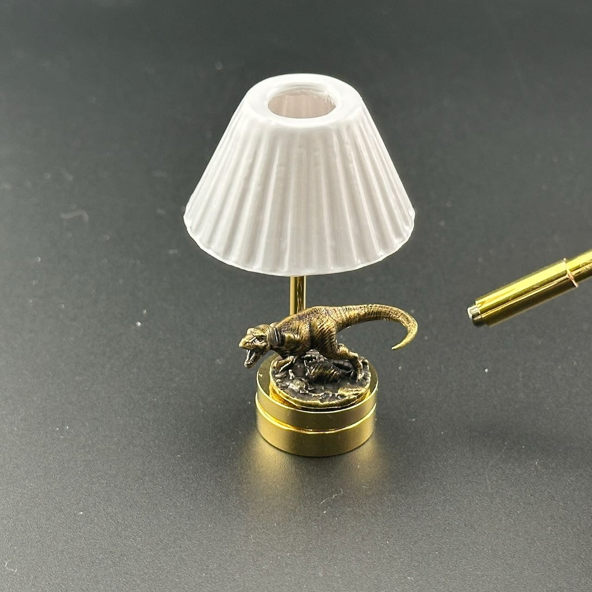 Lampe de table miniature sans contact avec baguette 1:12, lumière LED pour maison de poupée, sans contact, sans interrupteur, demande en mariage pour la Saint-Valentin