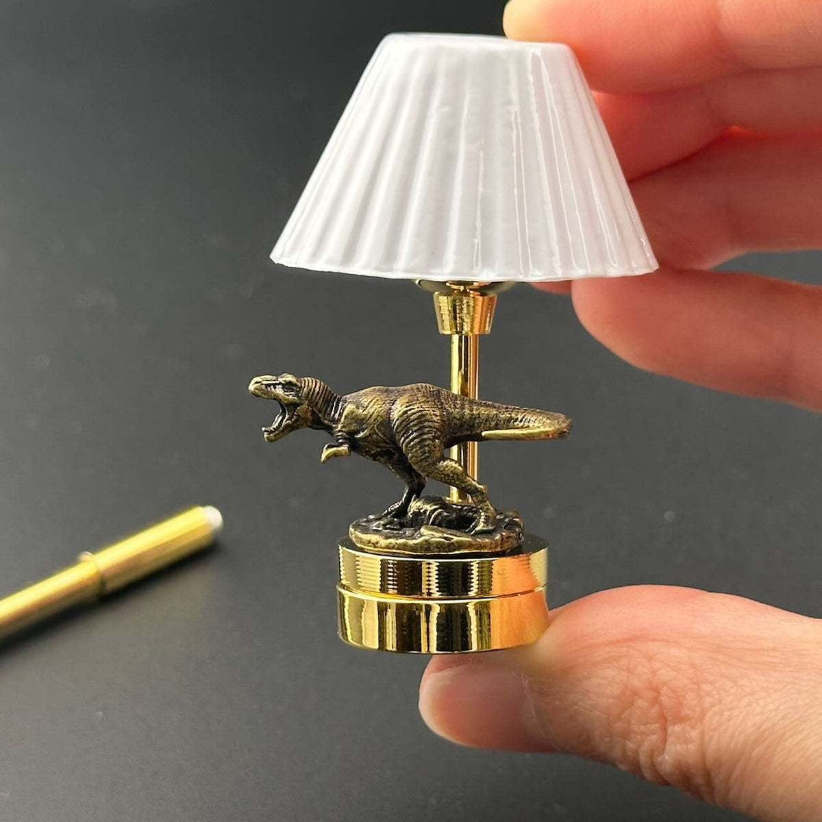 Lampe de table miniature sans contact avec baguette 1:12, lumière LED pour maison de poupée, sans contact, sans interrupteur, demande en mariage pour la Saint-Valentin