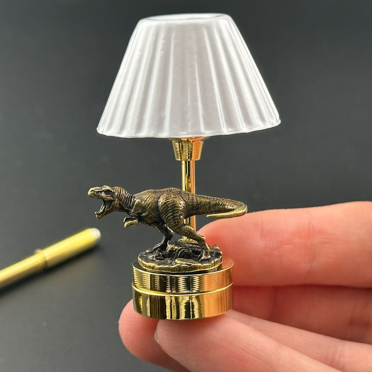 Lampe de table miniature sans contact avec baguette 1:12, lumière LED pour maison de poupée, sans contact, sans interrupteur, demande en mariage pour la Saint-Valentin