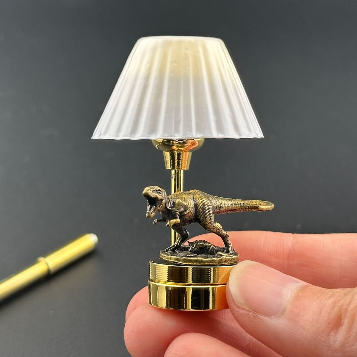 Lampe de table miniature sans contact avec baguette 1:12, lumière LED pour maison de poupée, sans contact, sans interrupteur, demande en mariage pour la Saint-Valentin