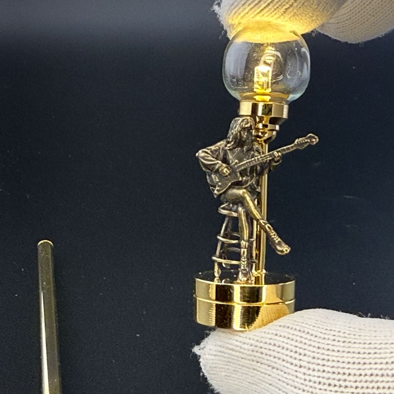 Miniatur-Berührungslose Bedienung mit Zauberstab 1:12 Tischlampe LED-Licht für Puppenhaus No-Touch No-Switch Stick Valentinstag Heiratsantrag