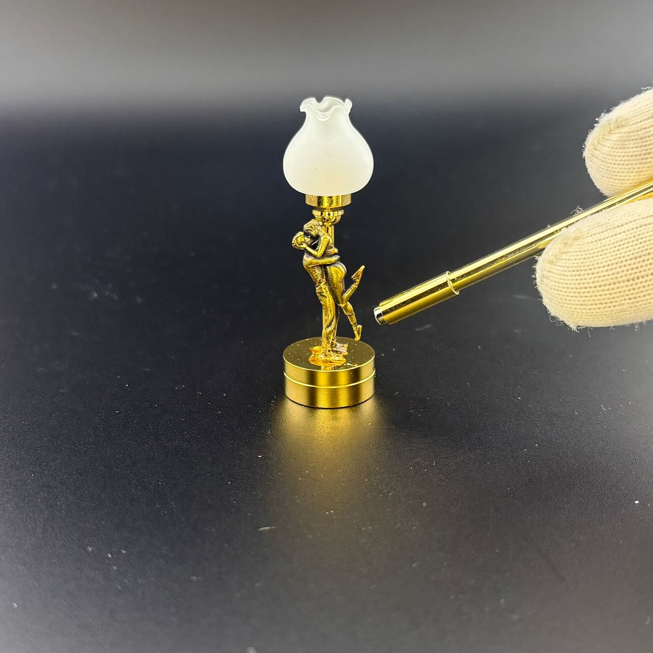 Youth hug modern table lamp Miniature Touchless operation with Wand  1:12  LED light for Dollhouse No-touch No-Switch Stick (Copy) (Copy)