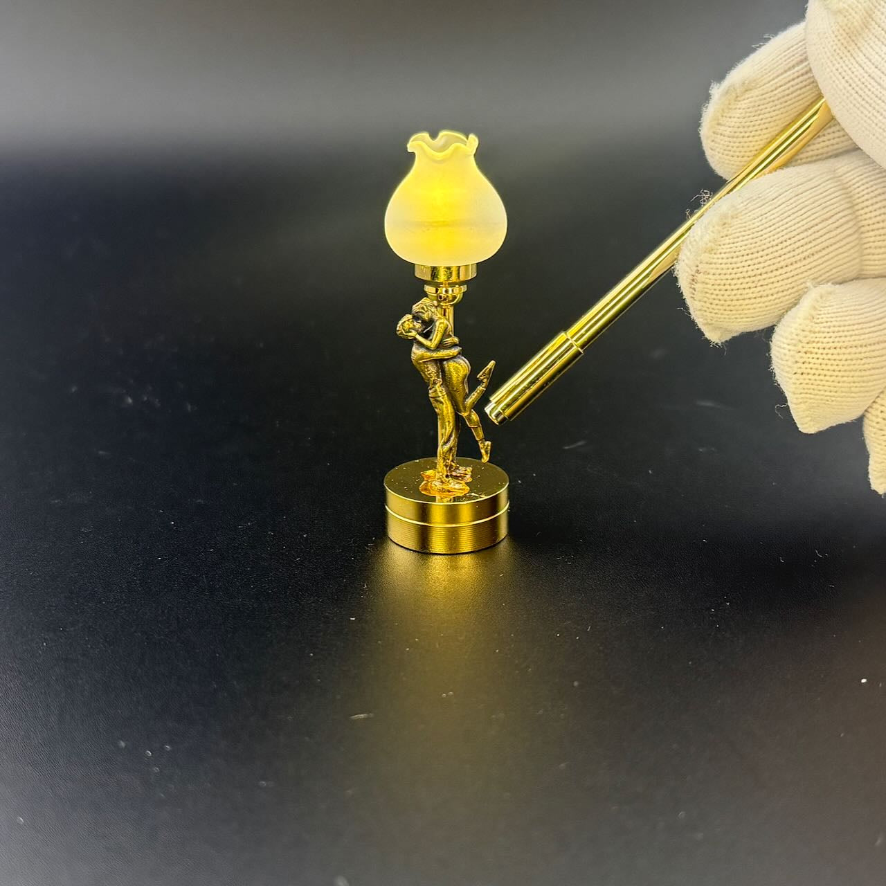 Youth hug modern table lamp Miniature Touchless operation with Wand  1:12  LED light for Dollhouse No-touch No-Switch Stick (Copy) (Copy)