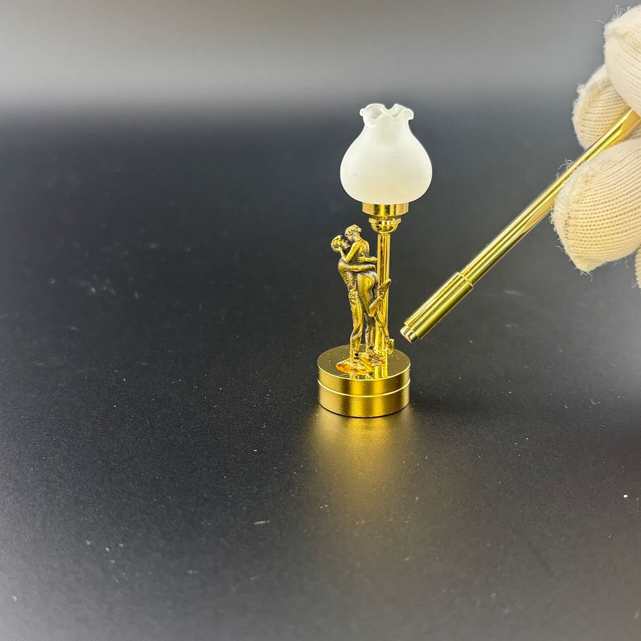 Youth hug modern table lamp Miniature Touchless operation with Wand  1:12  LED light for Dollhouse No-touch No-Switch Stick (Copy) (Copy)