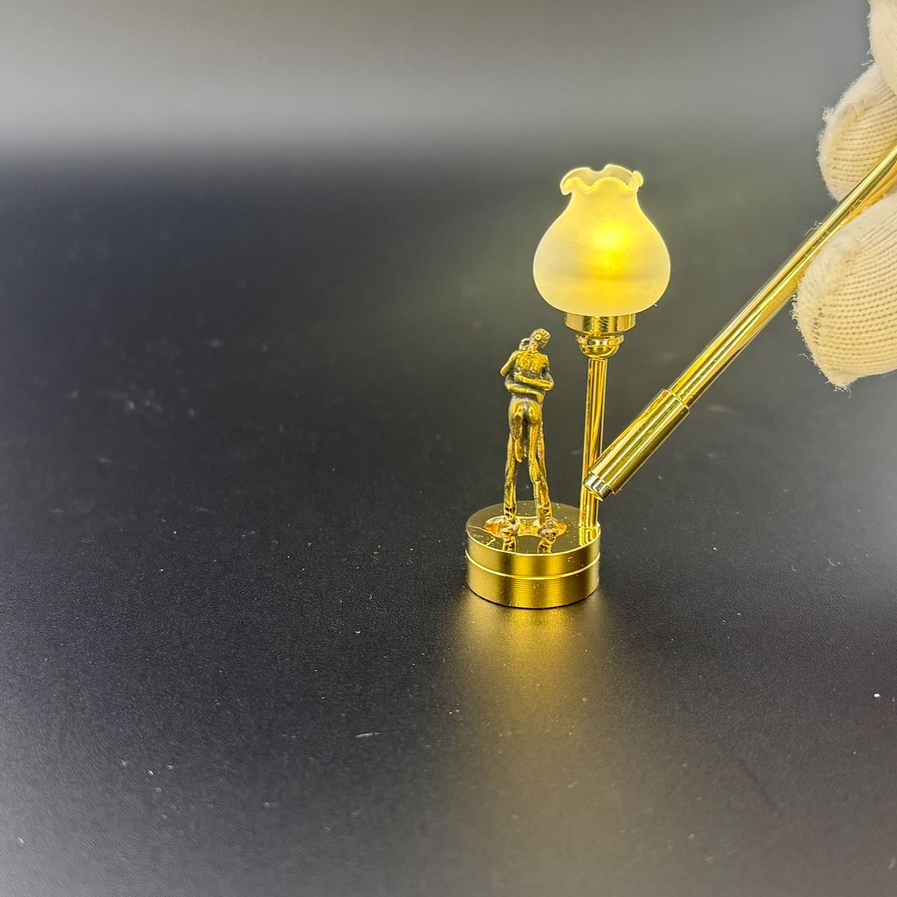 Youth hug modern table lamp Miniature Touchless operation with Wand  1:12  LED light for Dollhouse No-touch No-Switch Stick (Copy) (Copy)