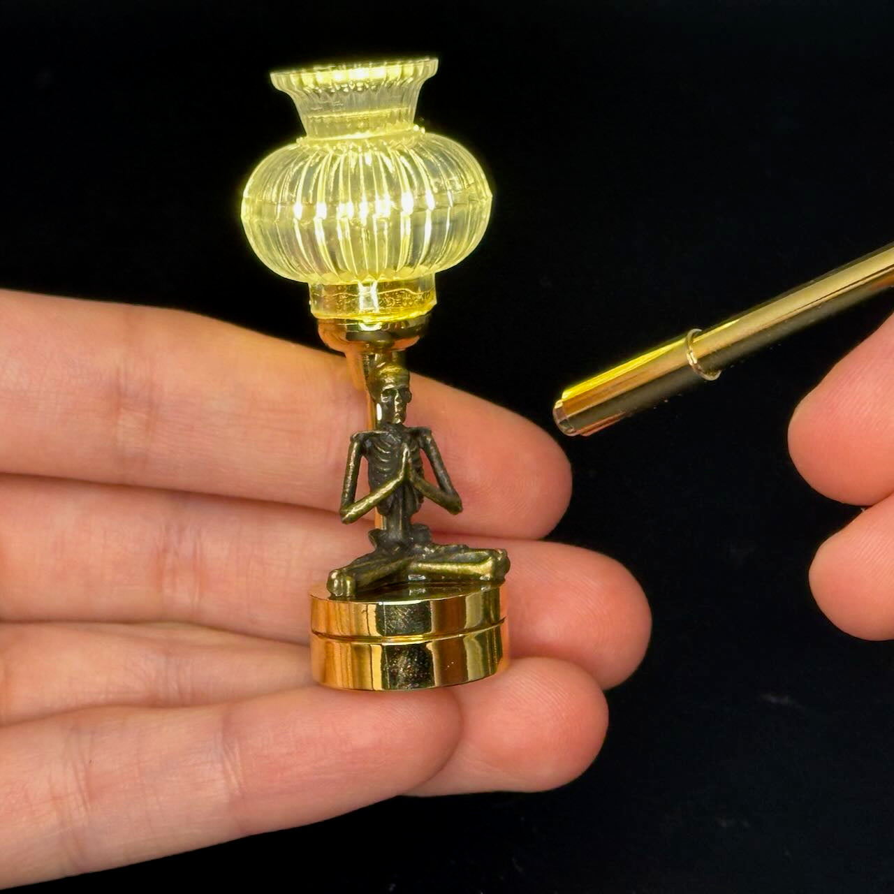 Yoga skeleton.Miniature Touchless operation with Wand  1:12 table lamp LED for Dollhouse table light
