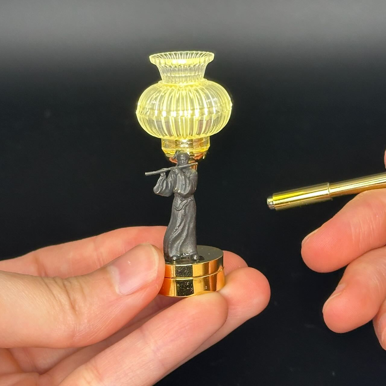 Playing the flute.Miniature Touchless operation with Wand  1:12 table lamp LED for Dollhouse table light