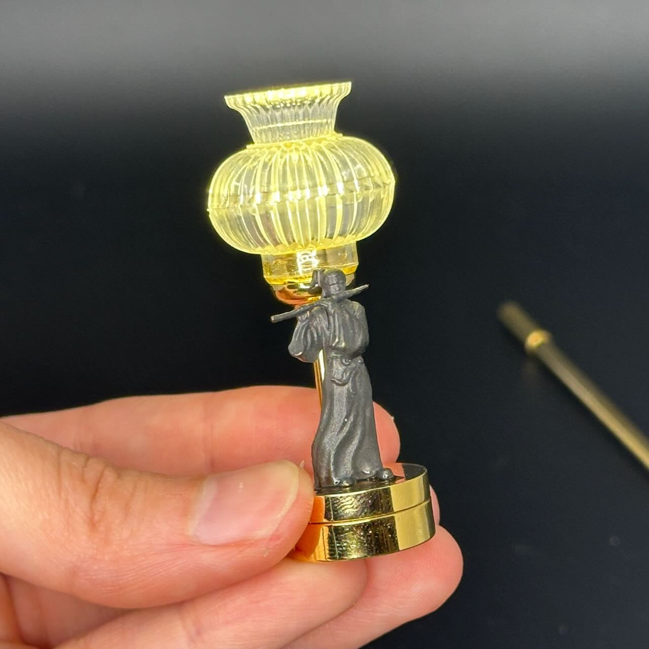 Playing the flute.Miniature Touchless operation with Wand  1:12 table lamp LED for Dollhouse table light