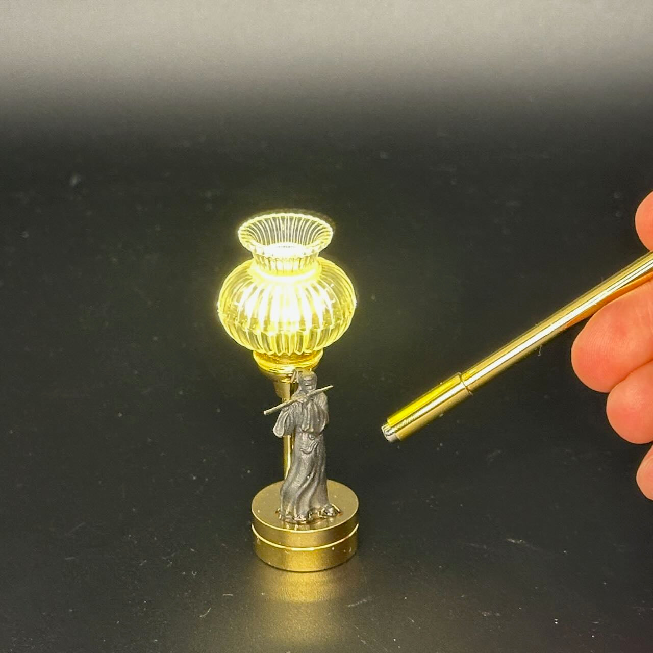 Playing the flute.Miniature Touchless operation with Wand  1:12 table lamp LED for Dollhouse table light