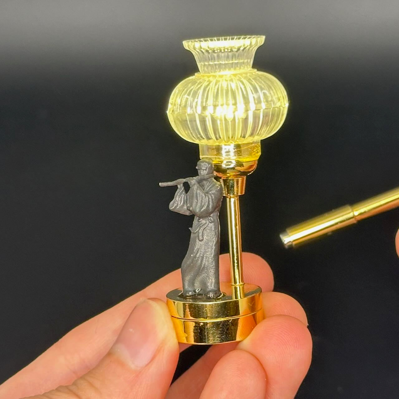 Playing the flute.Miniature Touchless operation with Wand  1:12 table lamp LED for Dollhouse table light