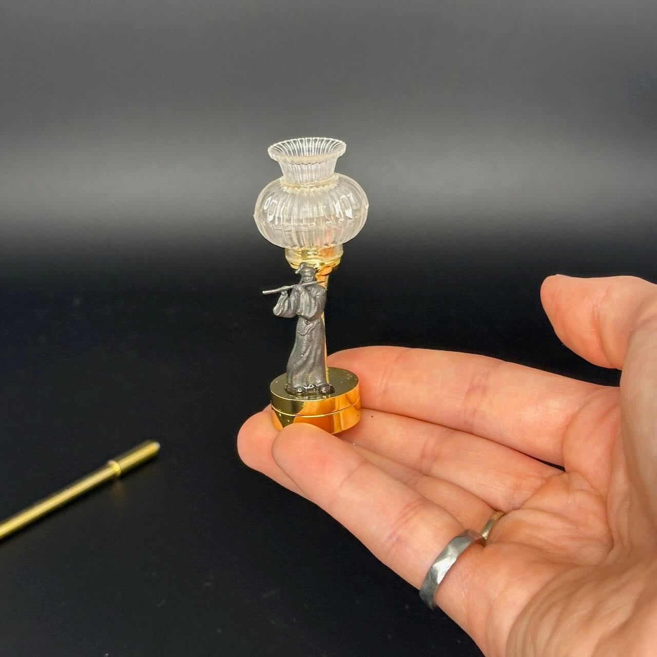 Playing the flute.Miniature Touchless operation with Wand  1:12 table lamp LED for Dollhouse table light