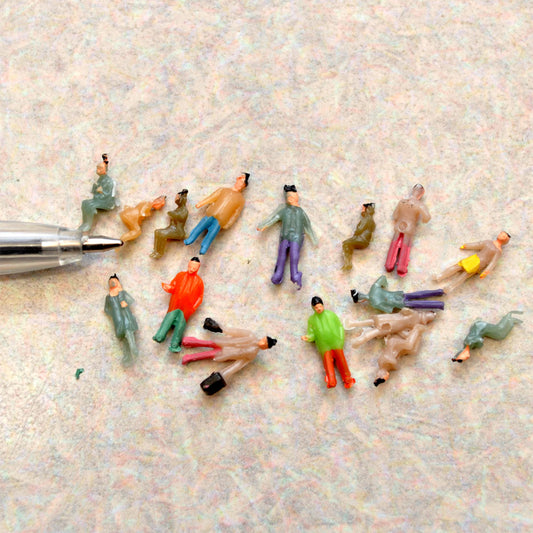 15pcs 1:144 scale various poses of male and female characters figures