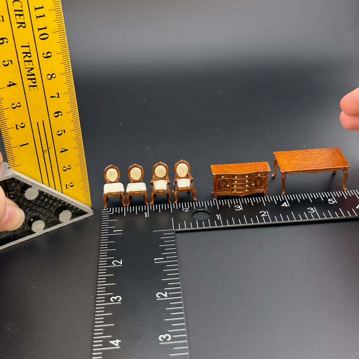 Ensemble de salon victorien 4 pièces à l'échelle 1/4" 1/4" pour maison de poupée miniature en noyer de qualité supérieure Q6770 WN