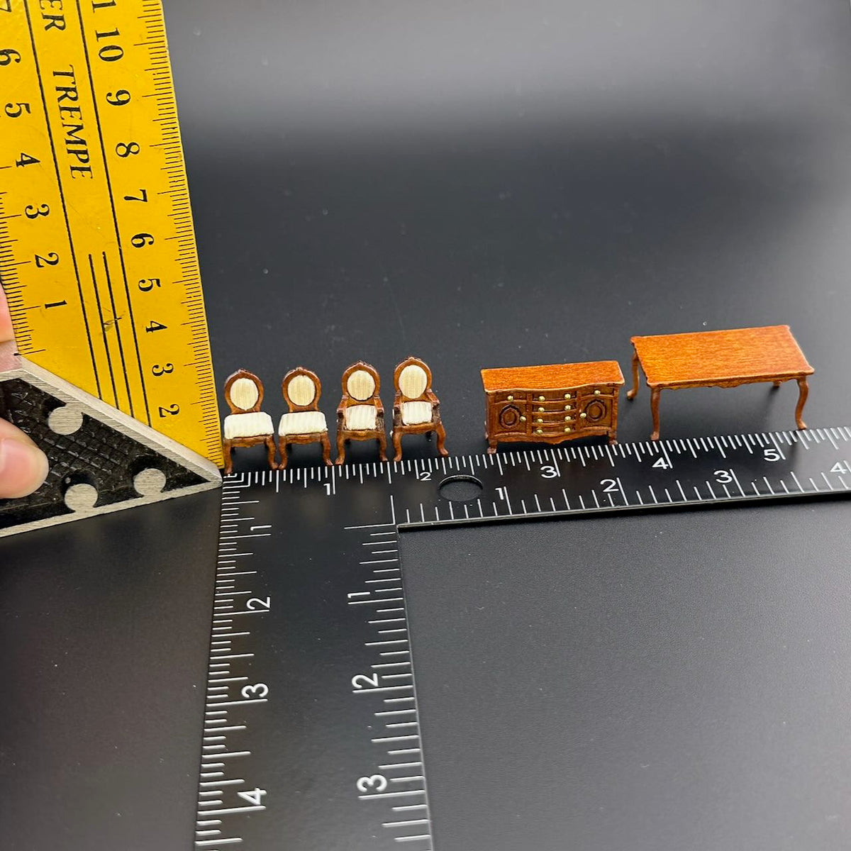 Ensemble de salon victorien 4 pièces à l'échelle 1/4" 1/4" pour maison de poupée miniature en noyer de qualité supérieure Q6770 WN