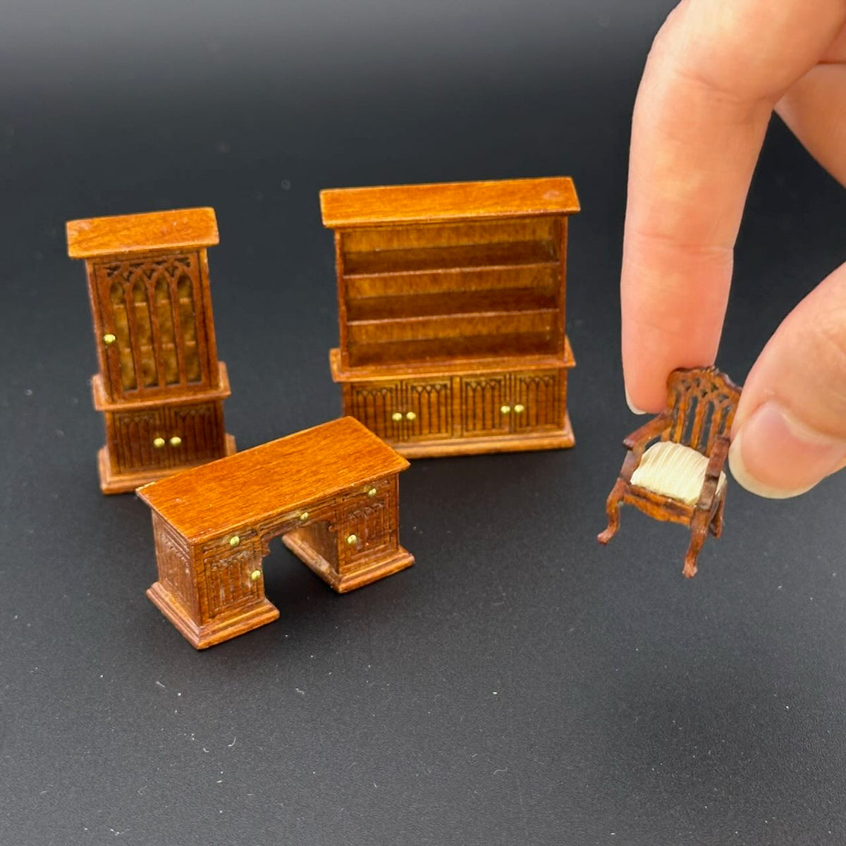 1:48 1/4" Viertelmaßstab Viktorianisches Wohnzimmer Set 4Stk Top Qualität Nussbaum Puppenhaus Miniatur Q6770 WN
