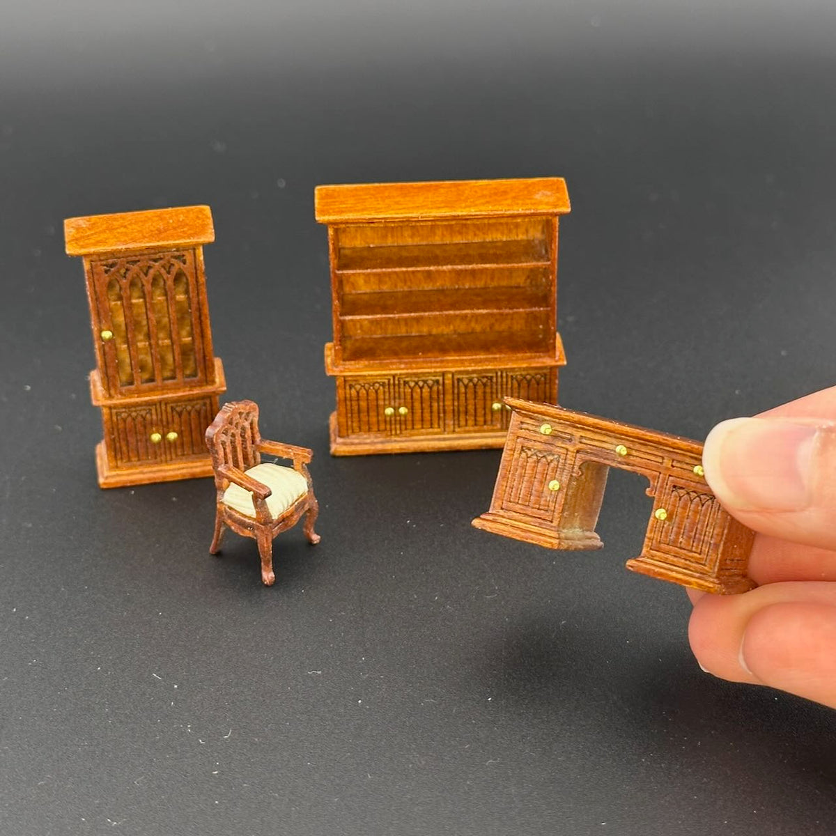1:48 1/4" Viertelmaßstab Viktorianisches Wohnzimmer Set 4Stk Top Qualität Nussbaum Puppenhaus Miniatur Q6770 WN